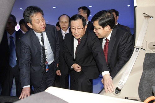 万钢亲临吉利展台，高度评价智能化与物联网技术融合创新